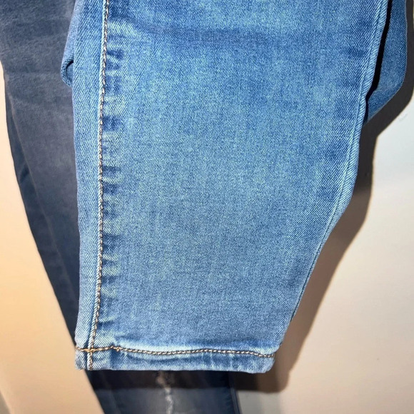 California Vintage, 9, juniors, distressed, relaxed, fit skinny leg,mid/hi rise - Picture 8 of 10